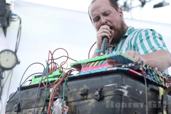 DAN DEACON - 2015-05-29 - NIMES - Grande Scene Flamingo - 